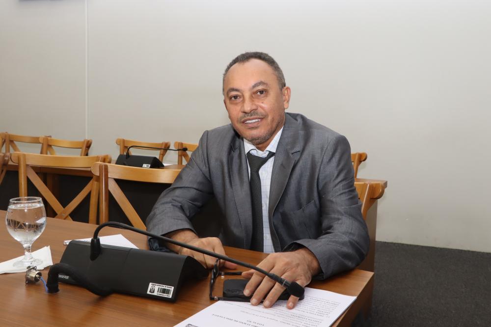 Em primeira sessão, o vereador Marilon Barbosa apresenta 55 requerimentos e três Projetos de Leis