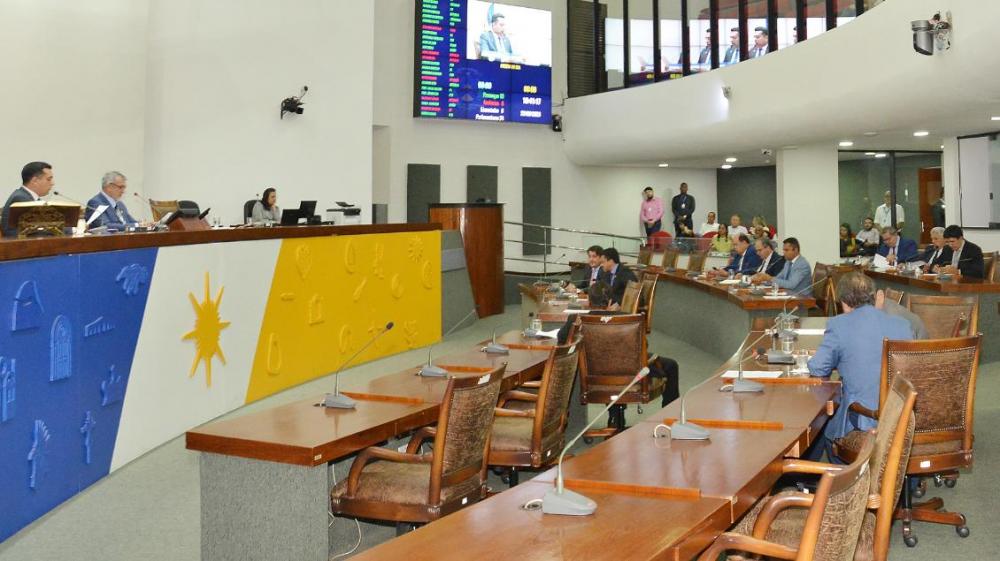 Deputados aprovam MPs que prorrogam, reduzem e elevam impostos