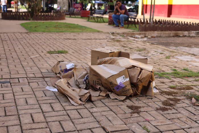 Secretaria de Infraestrutura e Serviços Públicos intensifica limpeza nos estacionamentos da JK