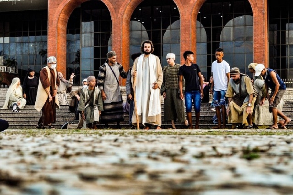 Paixão de Cristo o espetáculo deve reunir seis mil pessoas na praça dos Girassóis nesta sexta