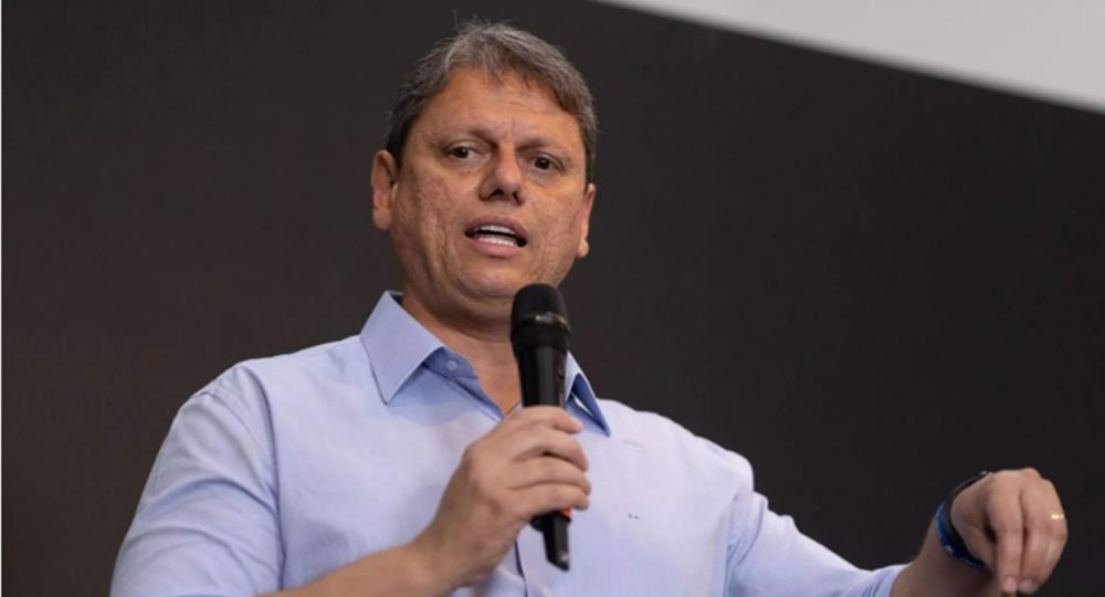 Inelegibilidade de Bolsonaro: Pesquisa aponta Tarcísio como favorito para substituir ex-presidente