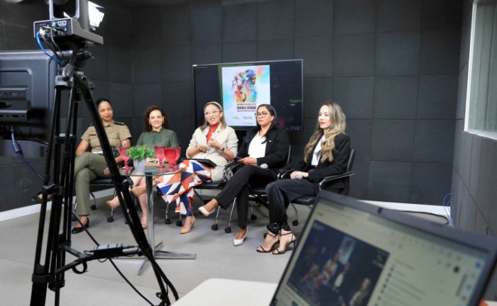 Educação reúne instituições públicas para debater os direitos das mulheres durante a Semana Estadual Lei Maria da Penha nas Escolas