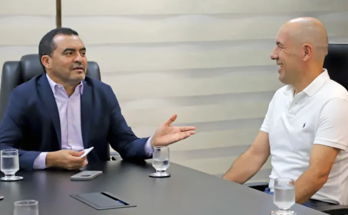 Governador Wanderlei Barbosa recebe técnico português do Cruzeiro e debate o desenvolvimento do esporte no Tocantins