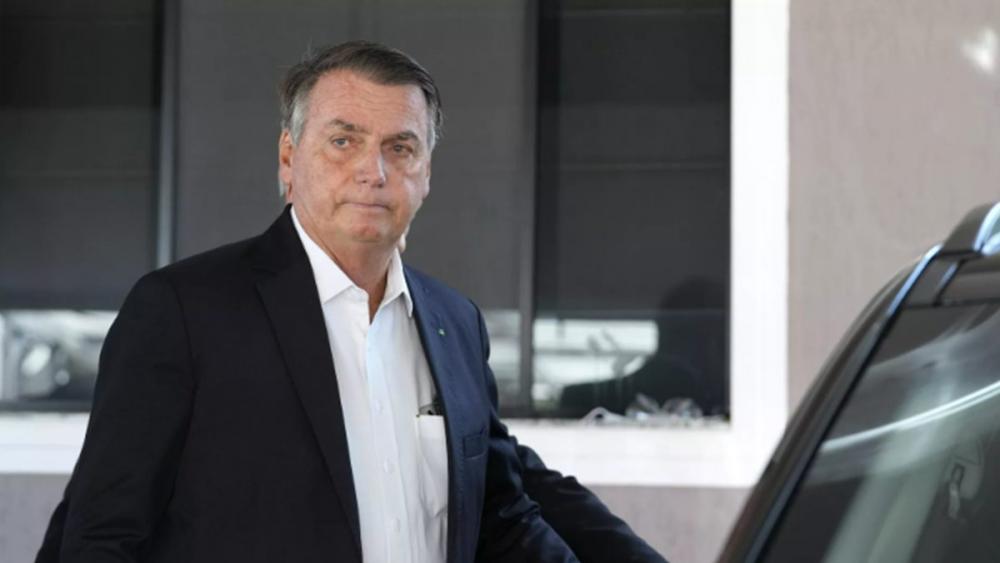 Embaixada dos EUA recebe pedido para suspender vistos de Bolsonaro e Michelle; PF analisa pendrive