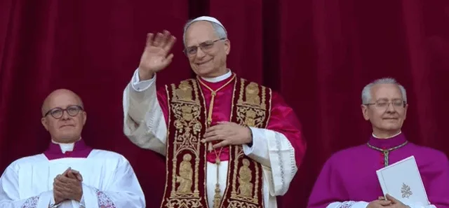 Papa Leão XIV pede paz e lembra Francisco: “ajudem a construir pontes”