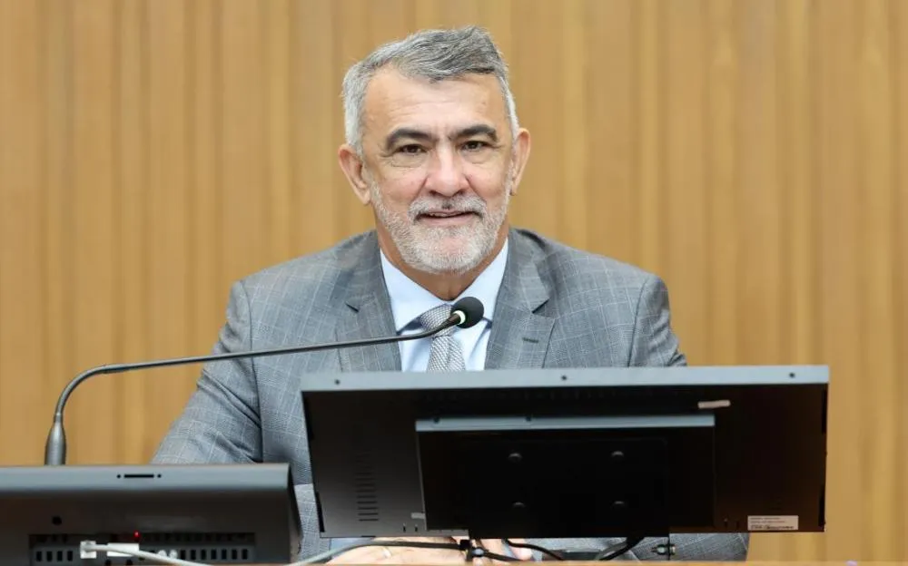 Amélio Cayres participa de reunião com parlamentares brasileiros em Goiânia