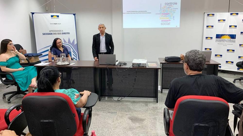 Gestores municipais debatem Planos de Educação em reunião com MPTO