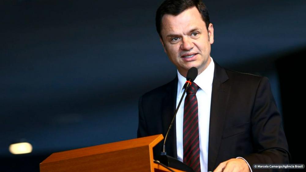 Moraes manda soltar Torres e determina uso de tornozeleira eletrônica