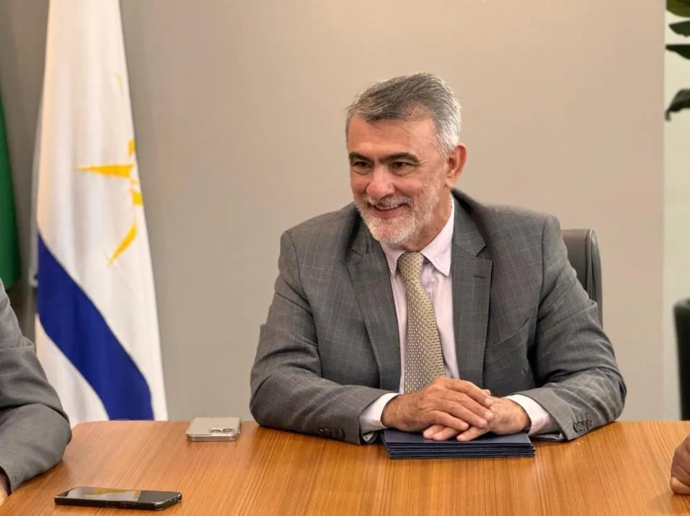 Amélio garante R$ 200 mil para microrrevestimento asfáltico do distrito de Macaúba em Araguatins