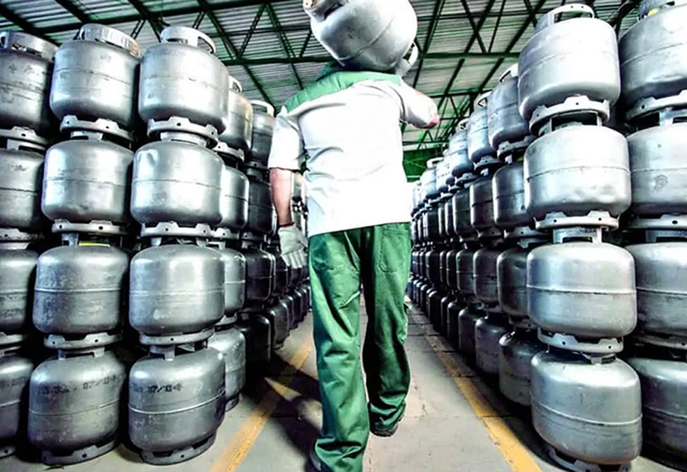 Petrobras anuncia redução de 21,3% no gás de cozinha, 12,6% na gasolina e 12,8% no diesel