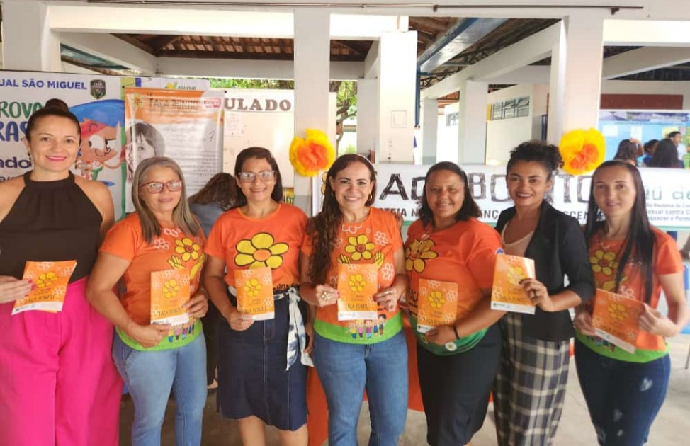 Vereador Florisvaldo Silva parabeniza Dra. Luciana Abreu pela palestra em Combate ao Abuso e Exploração Sexual Infantil na Escola Estadual de São Miguel do Tocantins