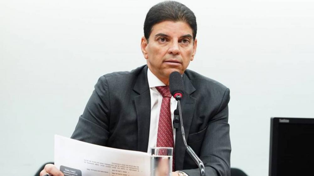 Relator apresenta novo regime fiscal com medidas para controlar gastos do governo