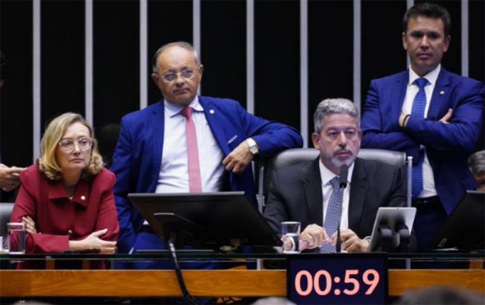 Câmara aprova texto-base do novo regime fiscal por 372 votos a 108