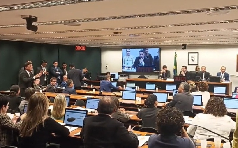 CPI do MST tem briga por 1 minuto de silêncio, veja vídeo