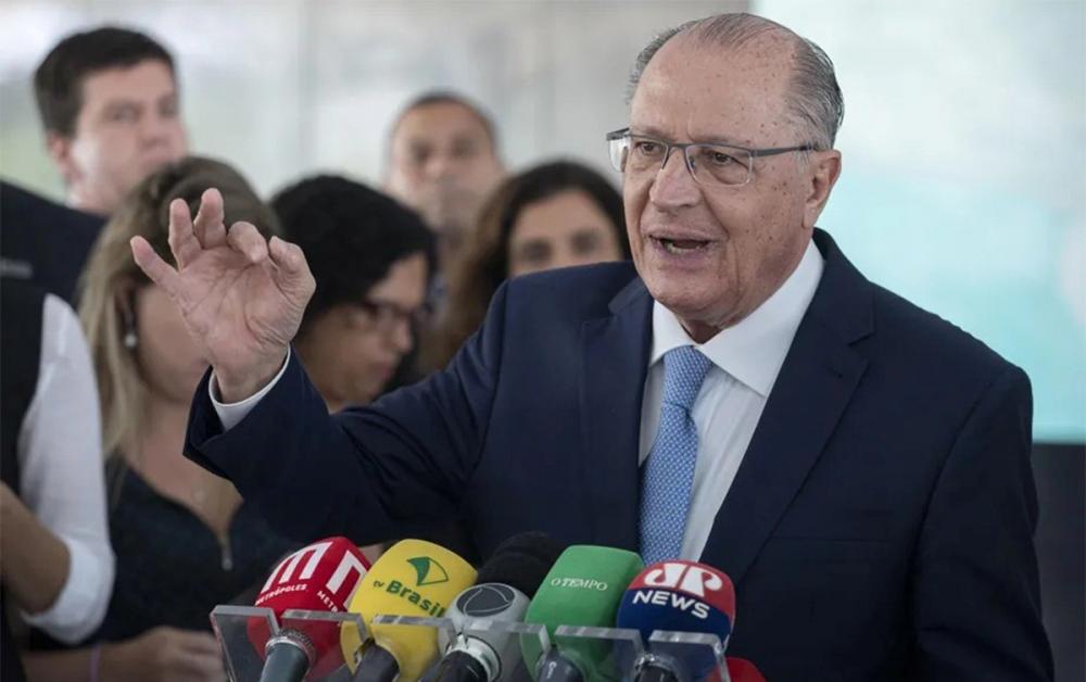 Governo anuncia redução de impostos para diminuir preço de veículos e ‘pacote’ de estímulo à indústria