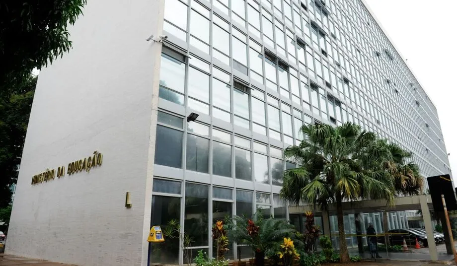 Sai lista de cursos superiores semipresenciais autorizados pelo MEC