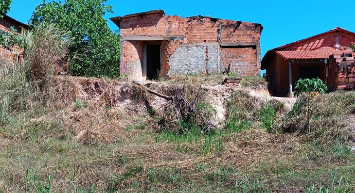 Fiscais de Posturas notificam obras abandonadas na região sul da Capital