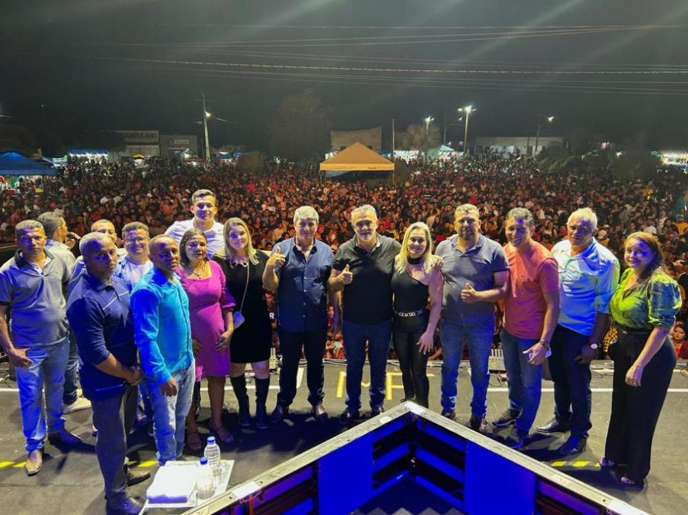 No aniversário de Sampaio, presidente da Aleto anuncia autorização de pavimentação pelo Governo