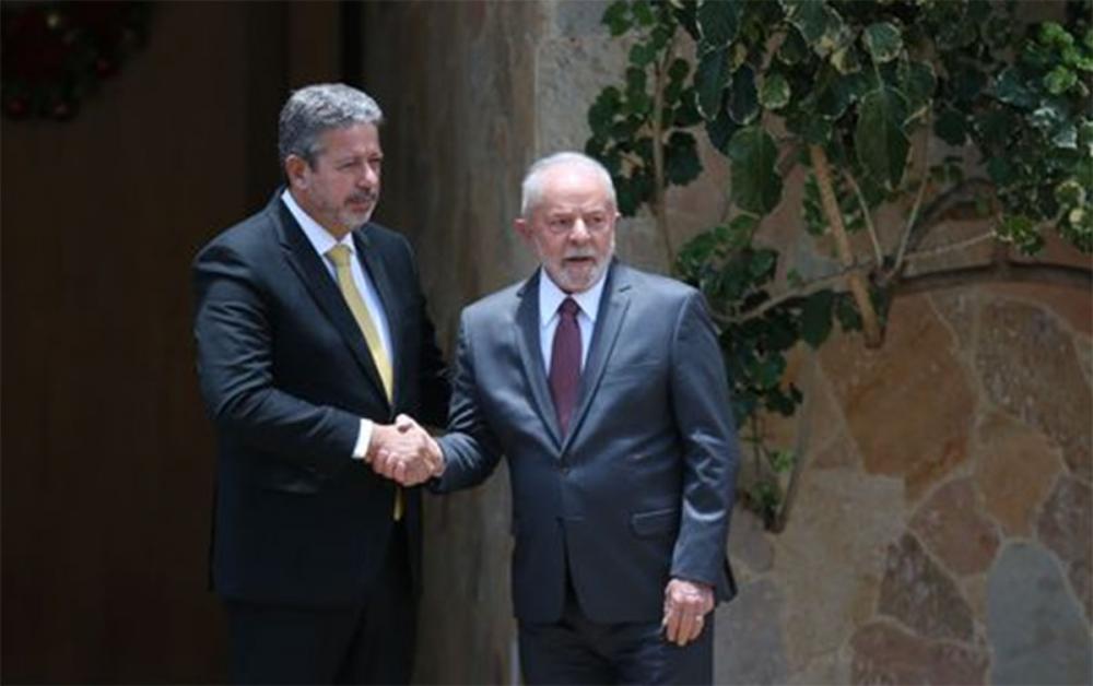 Lula recebe Arthur Lira no Alvorada após crise entre o governo e a Câmara