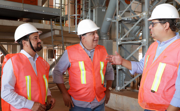 Governador em exercício, Laurez Moreira, visita instalações de empresa do agronegócio que vai gerar centenas de empregos no Tocantins