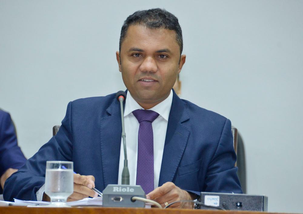 Moisemar Marinho discute audiência pública sobre drogas com delegado da PF