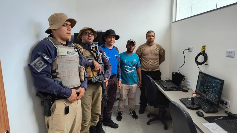 Vereador Florisvaldo Silva visita Instalações da Central de Vídeo Monitoramento da Cidade São Miguel do Tocantins.