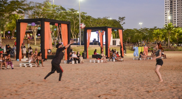 Cartão postal da Capital, a Praia da Graciosa encanta palmenses e turistas no primeiro dia do Palmas Férias 2023