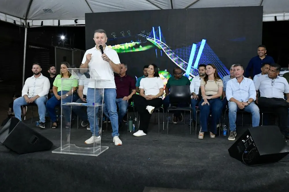 Marilon Barbosa prestigia inauguração de praça no Setor Bertaville