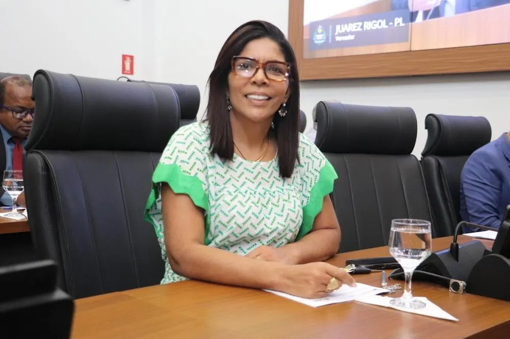 Vereadora Delma Freitas solicita troca de lâmpadas queimadas no Jardim Aureny II