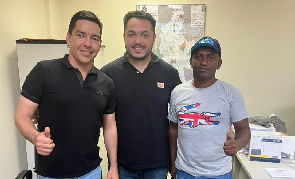 Vereador Florisvaldo Silva e Prefeito Alberto Moreira se reúnem com Superintendente da Ageto para resolver problemas em São Miguel do Tocantins