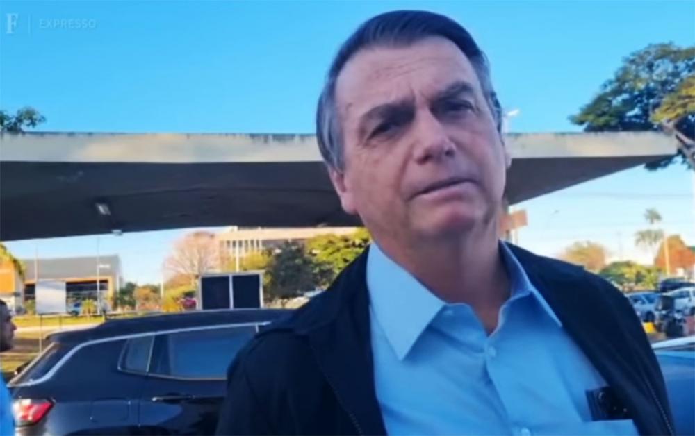 Jurista defende prisão preventiva de Bolsonaro. Parlamentares pedem retenção de passaporte