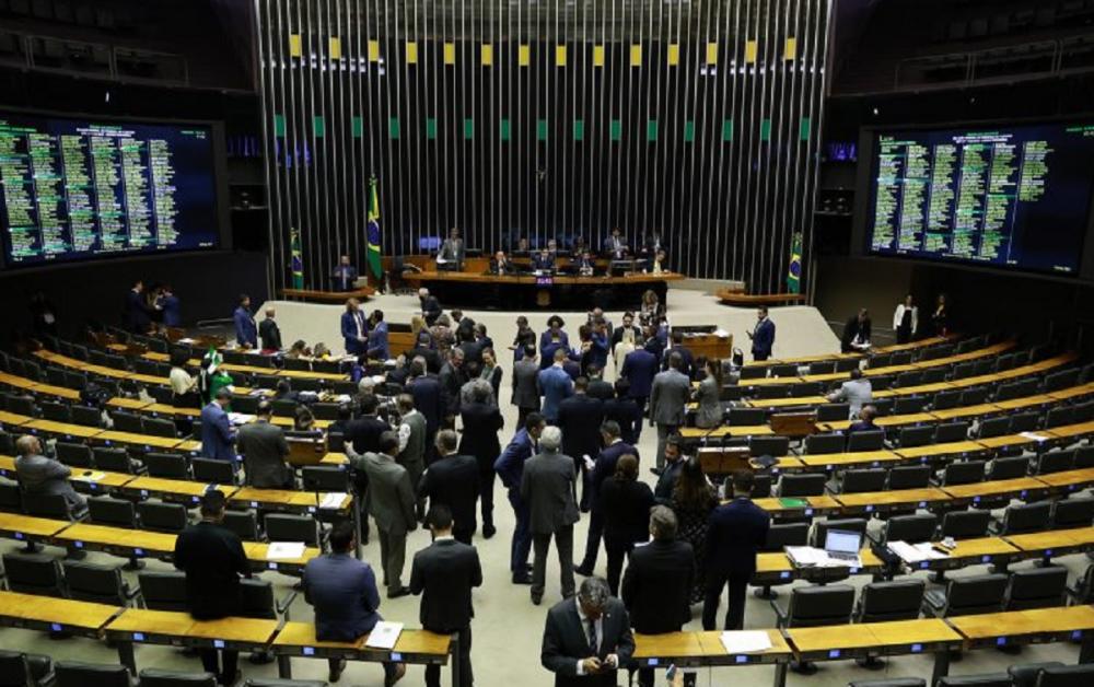 Câmara aprova projeto do governo do arcabouço fiscal com folga