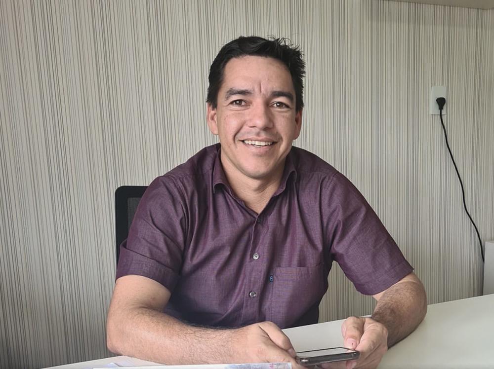 Alberto Moreira tem 70,6% de aprovação, diz pesquisa Gauss