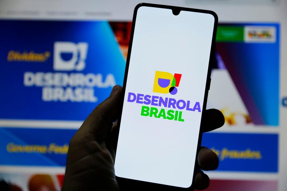 Comissão no Senado aprova programa Desenrola Brasil