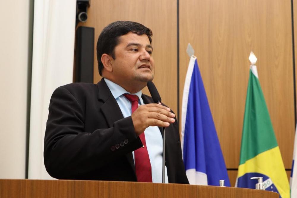 Rogério Freitas solicita revitalização da praça da 303 norte