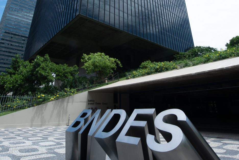 BNDES abre linha de refinanciamento de dívidas para pequenas e médias empresas