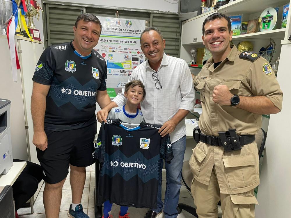 Marilon Barbosa visita Escolinha de Futebol do 1º Batalhão da PM em Palmas