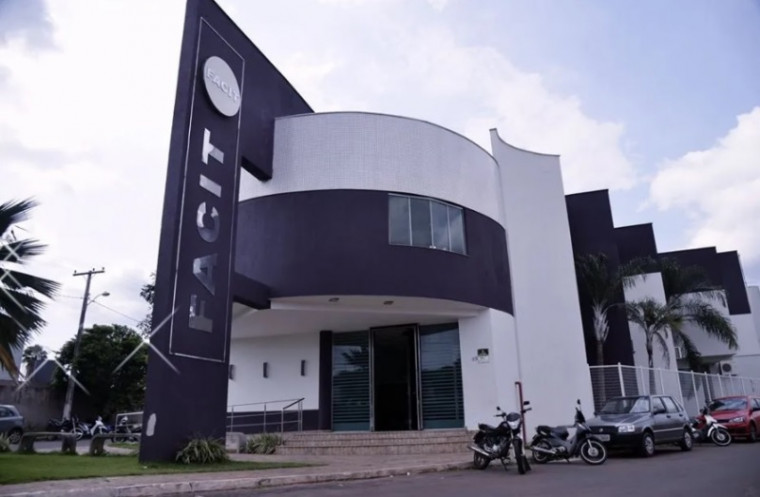 Notificada, Facit nega cobrança por diploma e histórico escolar, salvo se for impresso ou 2ª via