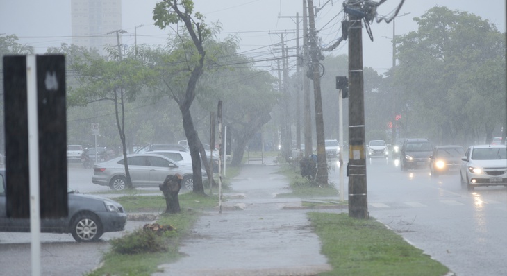 Período de fortes chuvas requer atenção extra dentro e fora de casa
