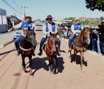 Em Recursolândia, governador em exercício, Amélio Cayres, prestigia cavalgada em comemoração aos 33 anos do município