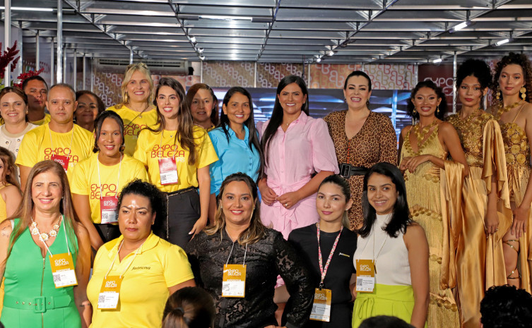 Primeira-dama Karynne Sotero prestigia encerramento da ExpoBeleza Palmas